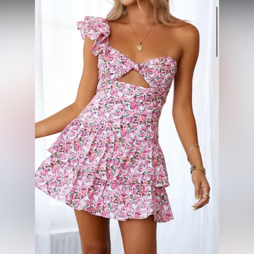 New with tags on Hey shelly ruffle out dress